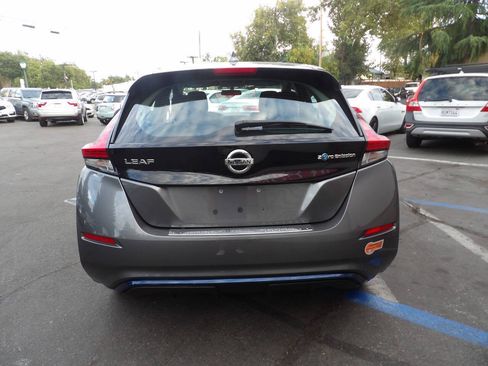Used 2019 Nissan Leaf S w/ S Charge Package FWD image 11