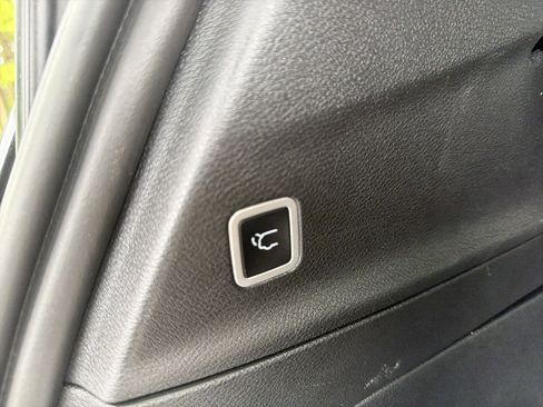 Used 2025 Chrysler Pacifica Limited FWD image 23