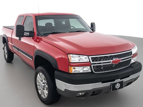 Used 2005 Chevrolet Silverado 2500 LS w/ Heavy-Duty Power Package image 1