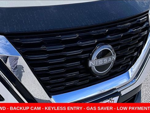 Used 2023 Nissan Rogue SV image 31