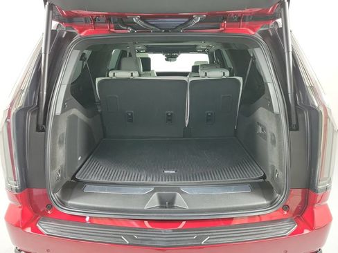 Certified 2025 Cadillac Escalade ESV V AWD/4WD image 8