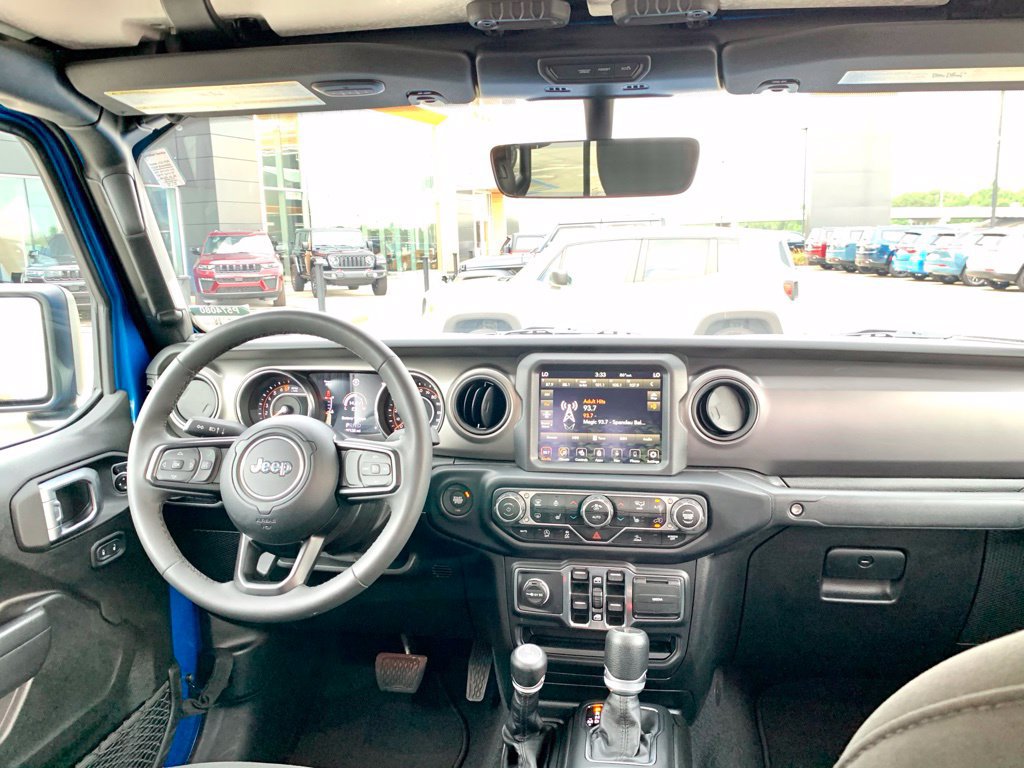 Used 2023 Jeep Gladiator Sport AWD/4WD image 24