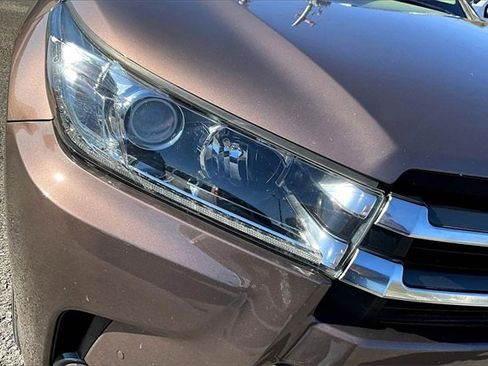 Used 2017 Toyota Highlander Limited Platinum image 32