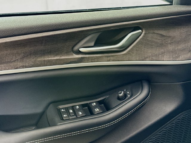 New 2026 Jeep Grand Cherokee Altitude AWD/4WD image 18