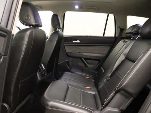 Used 2023 Volkswagen Atlas SE w/ Panoramic Sunroof Package FWD image 16