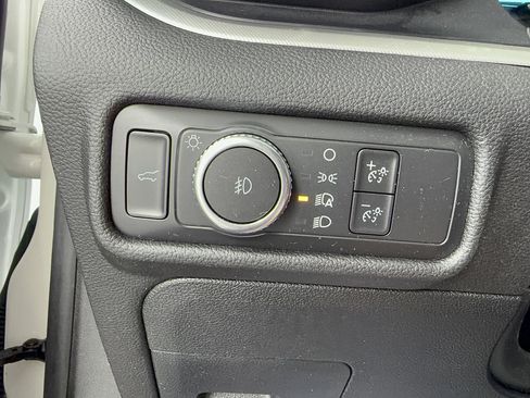 Certified 2022 Ford Explorer XLT w/ Equipment Group 202A RWD image 27