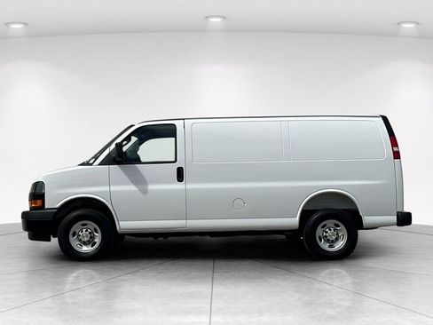 New 2026 Chevrolet Express 3500 RWD image 3