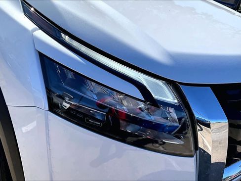 New 2025 Nissan Pathfinder SV image 19