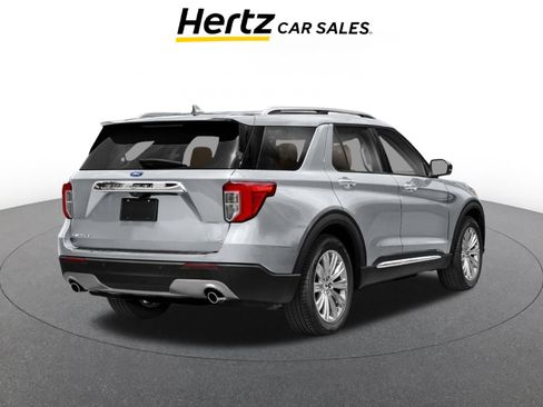 Used 2024 Ford Explorer Limited RWD image 2
