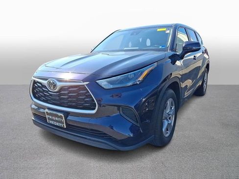 Used 2023 Toyota Highlander L FWD image 1