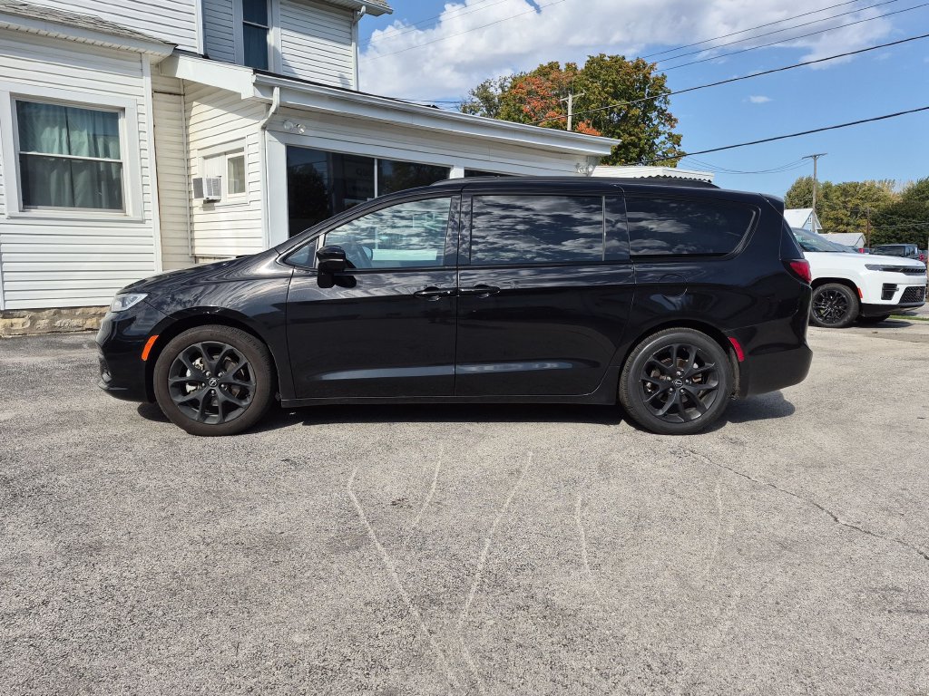 Used 2025 Chrysler Pacifica Limited FWD image 4