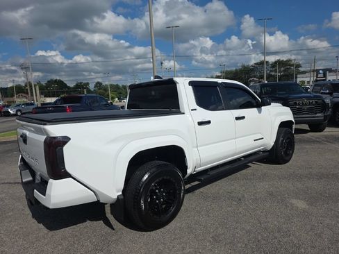 Certified 2025 Toyota Tacoma SR5 AWD/4WD image 4