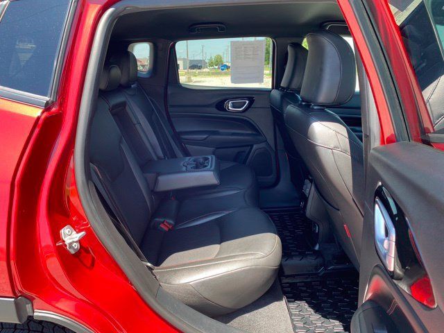 Used 2025 Jeep Compass Trailhawk AWD/4WD image 17