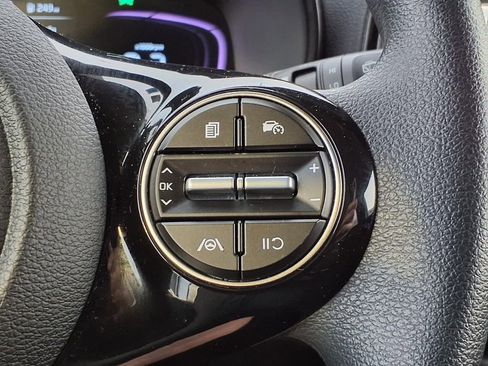 Certified 2025 Kia Soul S FWD image 22