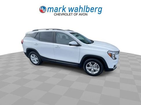 Certified 2024 GMC Terrain SLE w/ Driver Convenience Package image 9
