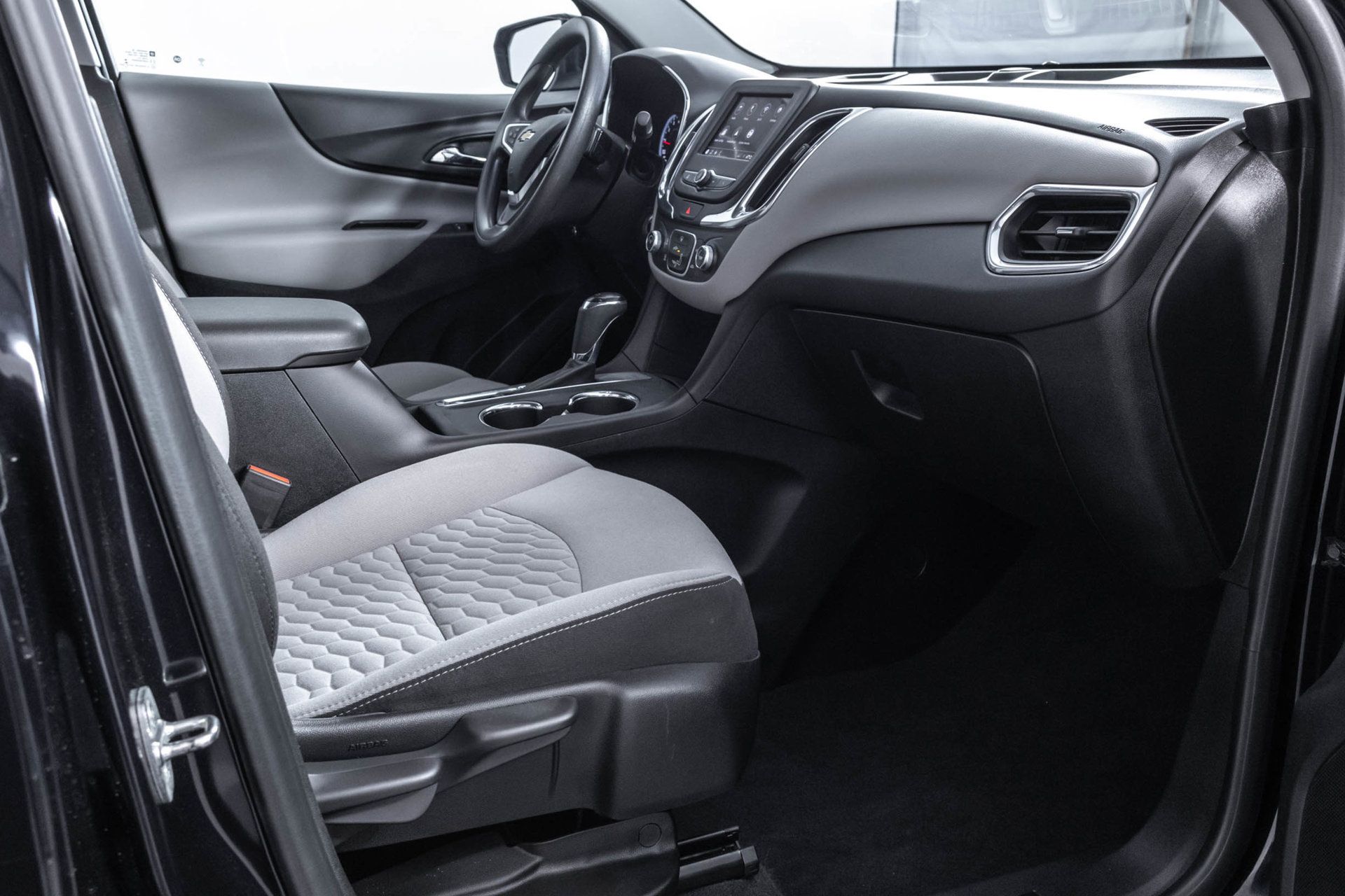 Used 2020 Chevrolet Equinox LS w/ LS Convenience Package FWD image 40