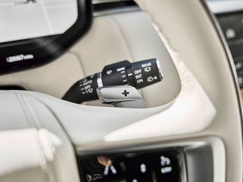 Used 2024 Land Rover Range Rover Long Wheelbase SE image 60