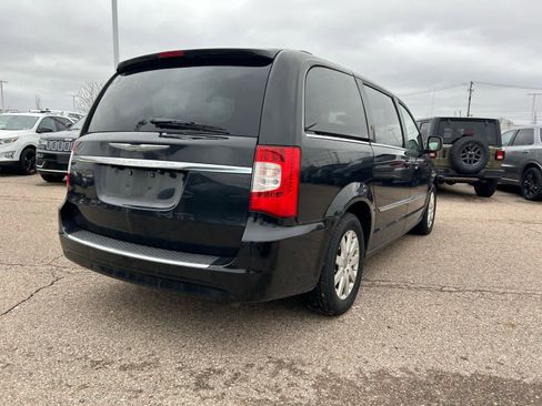 Used 2013 Chrysler Town & Country Touring image 14