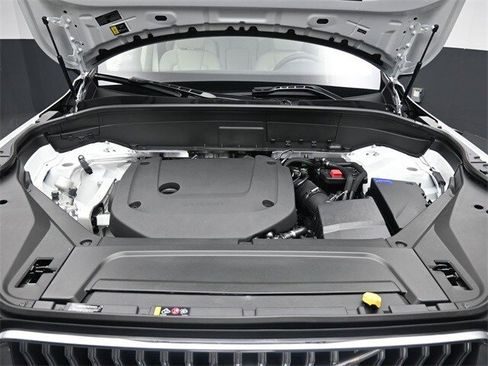 New 2025 Volvo XC90 B6 Plus w/ Protection Package Premier image 36
