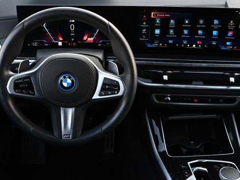 Certified 2025 BMW X5 xDrive50e w/ M Sport Package image 12