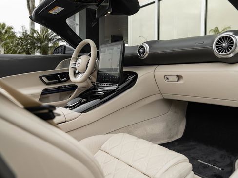 Used 2022 Mercedes-Benz SL 55 AMG 4MATIC image 2