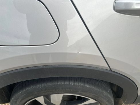 Used 2025 Volvo XC40 B5 Plus AWD/4WD image 6