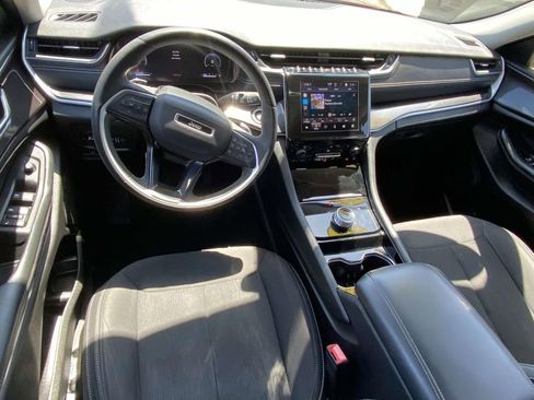 Used 2023 Jeep Grand Cherokee L Laredo w/ Luxury Tech Group I AWD/4WD image 15