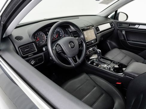 Used 2014 Volkswagen Touareg Sport AWD/4WD image 4