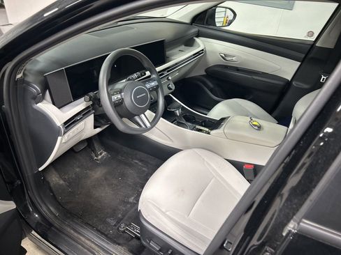 Used 2025 Hyundai Tucson SEL image 2