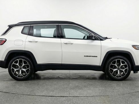 Used 2025 Jeep Compass Limited AWD/4WD image 11