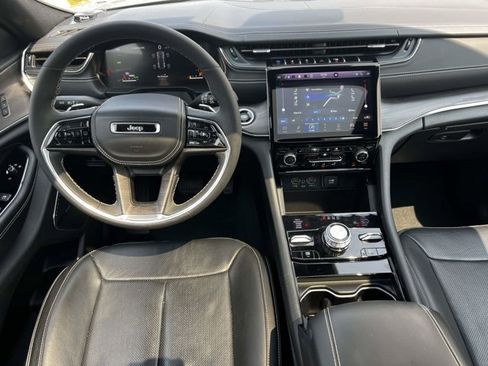 Used 2022 Jeep Grand Cherokee Overland AWD/4WD image 12
