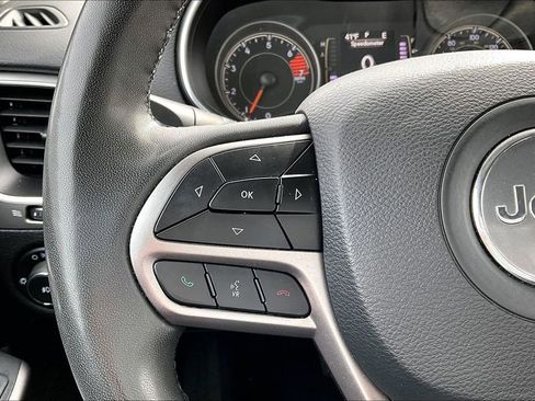 Used 2021 Jeep Cherokee Latitude Plus AWD/4WD image 12