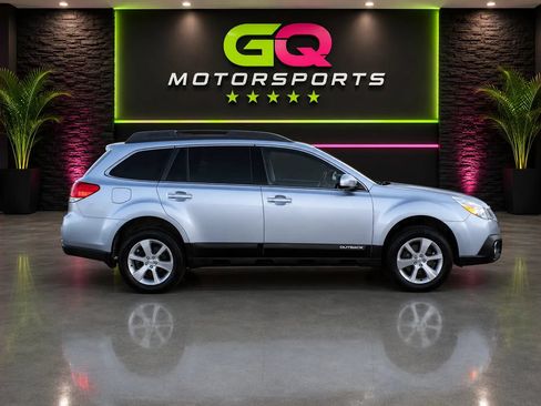Used 2013 Subaru Outback 3.6R Limited w/ Moonroof Pkg AWD/4WD image 8