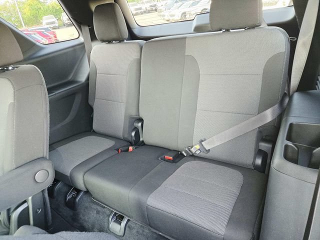 Used 2023 Chevrolet Traverse LT FWD image 11