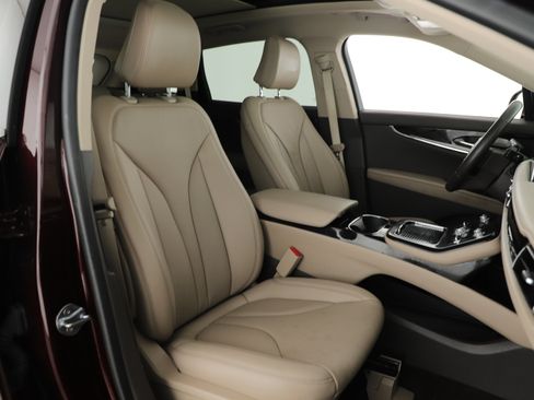 Used 2023 Lincoln Nautilus Reserve AWD/4WD image 17