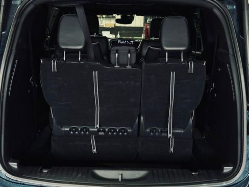 Used 2025 Chrysler Pacifica Limited FWD image 12