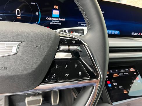 Used 2026 Cadillac Vistiq Luxury AWD/4WD image 14