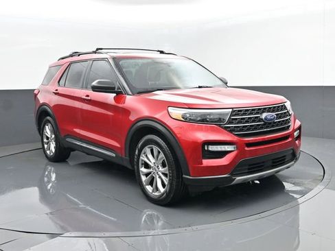 Used 2020 Ford Explorer XLT w/ Equipment Group 202A AWD/4WD image 3