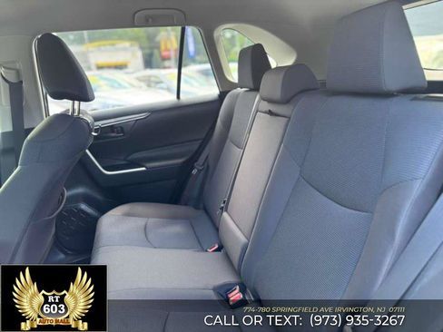 Used 2020 Toyota RAV4 LE w/ Carpet Mat Package AWD/4WD image 11