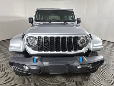 Used 2024 Jeep Wrangler Unlimited w/ Convenience Group AWD/4WD image 7
