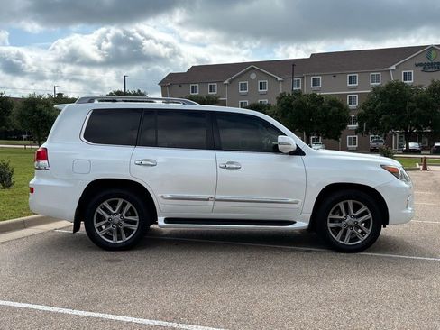 Used 2013 Lexus LX 570 4WD w/ Luxury Pkg image 5