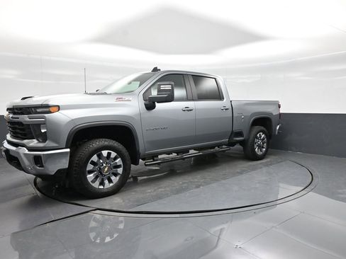 Used 2025 Chevrolet Silverado 2500 LT AWD/4WD image 22