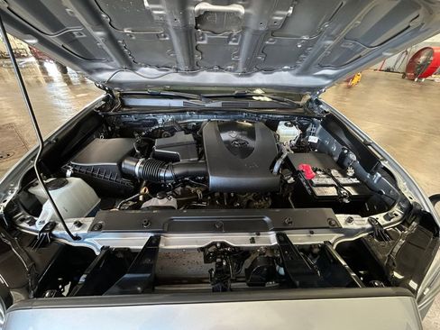 Used 2021 Toyota Tacoma TRD Off-Road w/ TRD Premium Off Road Package AWD/4WD image 20