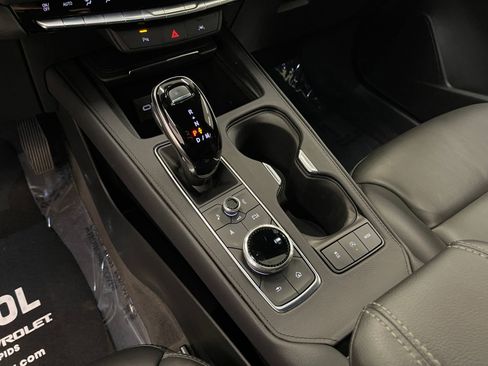 Used 2025 Cadillac XT4 Premium Luxury image 17