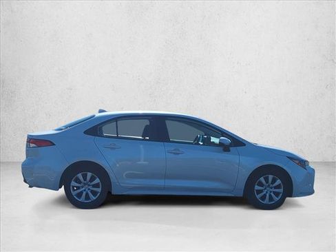 Used 2025 Toyota Corolla LE w/ Convenience Package FWD image 4