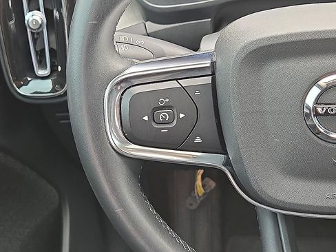 Used 2023 Volvo XC40 B5 Plus AWD/4WD image 20