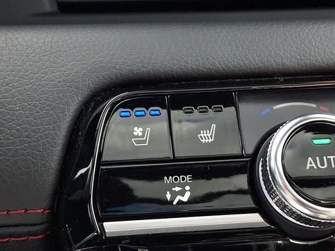 Used 2025 Honda Pilot Black Edition image 24