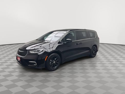 Used 2025 Chrysler Pacifica Select FWD image 36