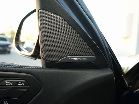 Used 2025 BMW X6 xDrive40i w/ Executive Package image 30