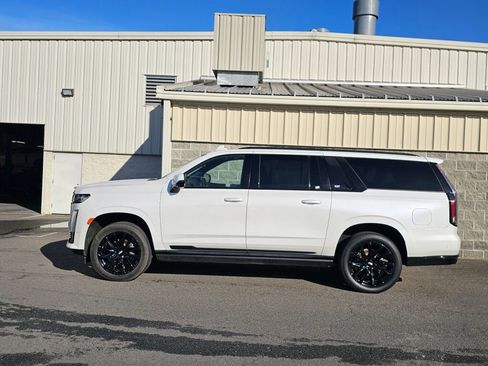 Certified 2023 Cadillac Escalade ESV Sport Platinum image 3